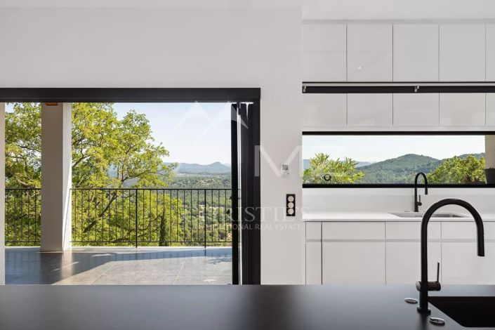 Image No.6-5 Bed House for sale