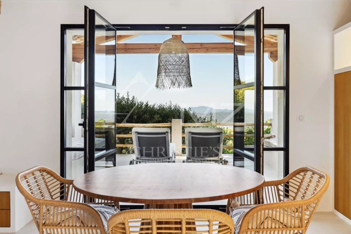 Image No.7-5 Bed House for sale