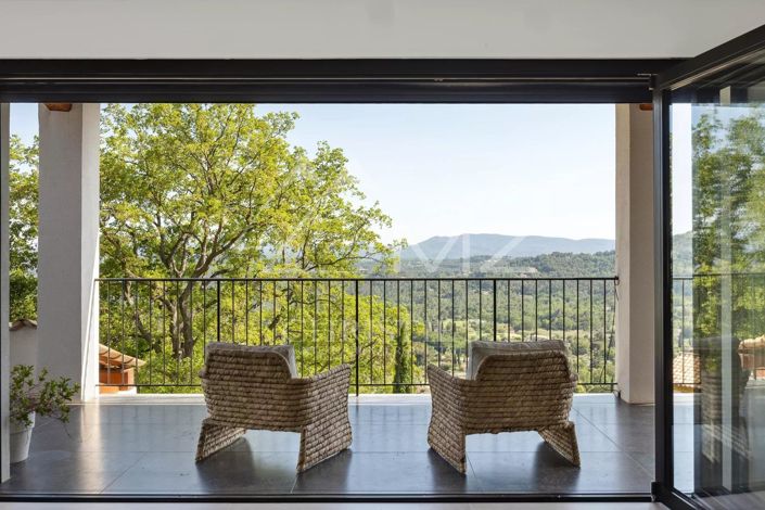 Image No.8-5 Bed House for sale