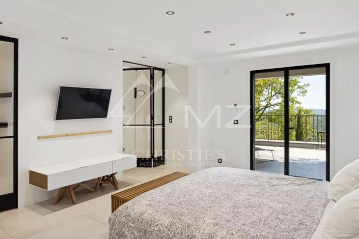 Image No.9-5 Bed House for sale