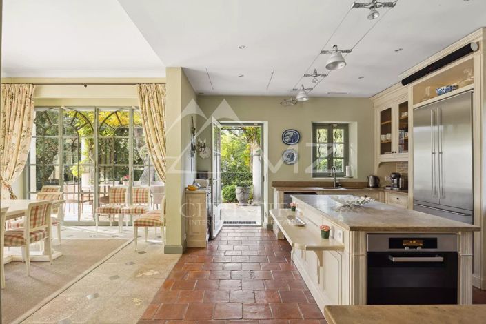 Image No.9-8 Bed House for sale