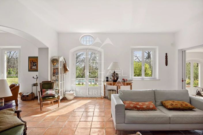 Image No.3-5 Bed House for sale