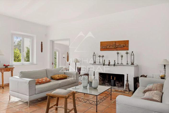 Image No.5-5 Bed House for sale