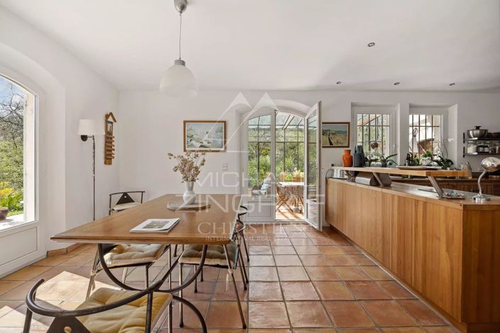 Image No.9-5 Bed House for sale