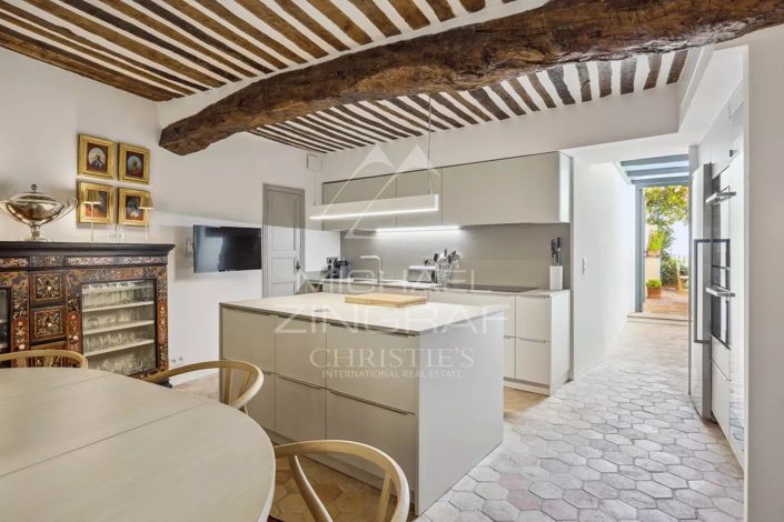 Image No.5-6 Bed House for sale