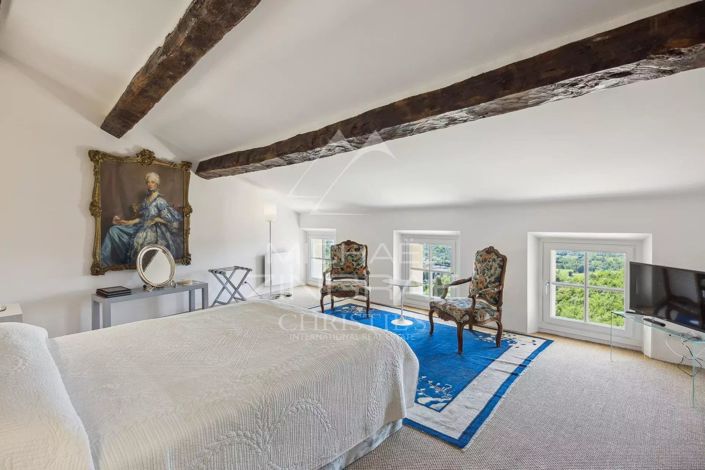 Image No.8-6 Bed House for sale