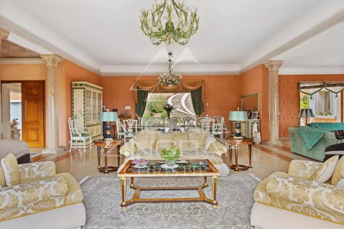 Image No.6-10 Bed House for sale