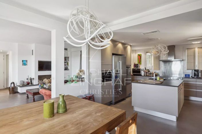 Image No.3-4 Bed House for sale