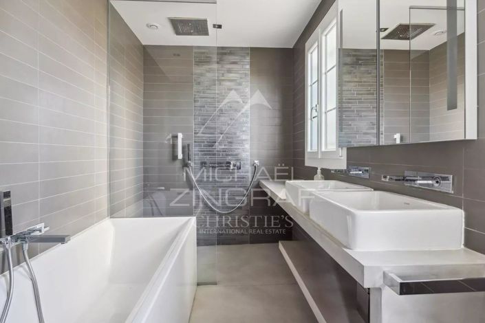 Image No.6-4 Bed House for sale