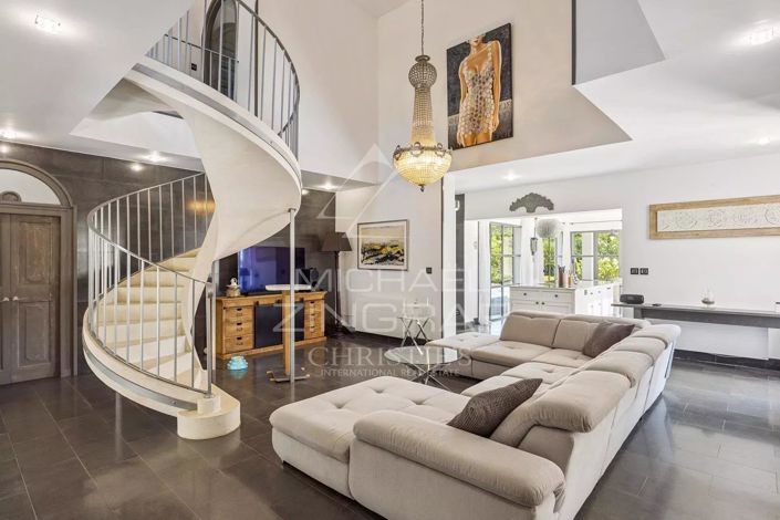 Image No.3-6 Bed House for sale