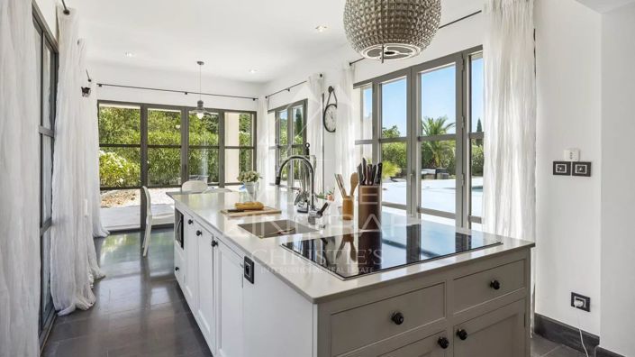 Image No.6-6 Bed House for sale