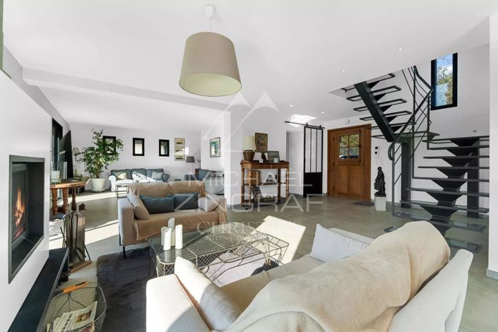 Image No.4-4 Bed House for sale