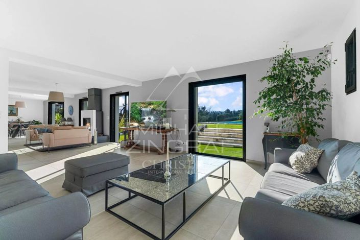 Image No.8-4 Bed House for sale