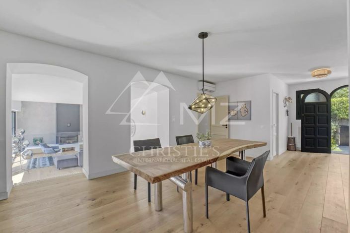 Image No.5-5 Bed House for sale