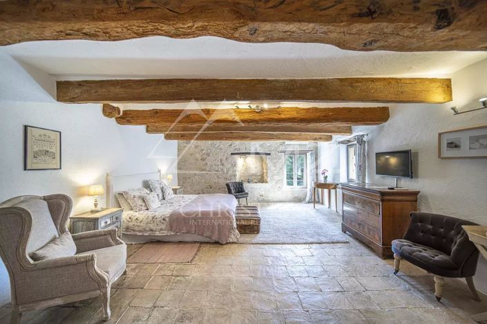 Image No.10-12 Bed House for sale