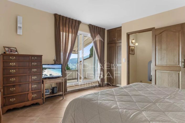 Image No.10-5 Bed House for sale