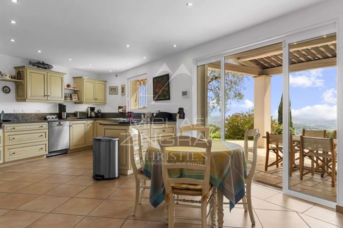 Image No.6-5 Bed House for sale