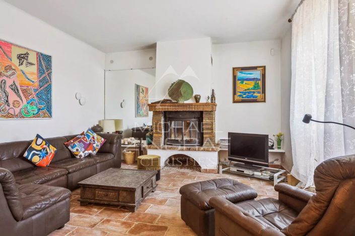 Image No.4-5 Bed House for sale