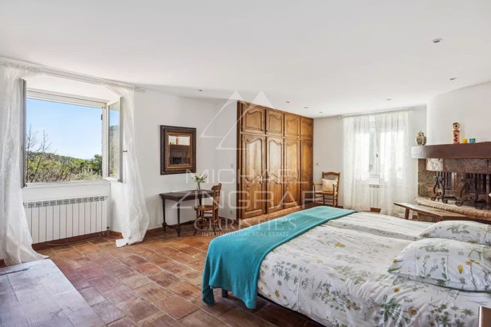 Image No.5-5 Bed House for sale