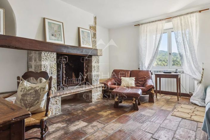 Image No.6-5 Bed House for sale