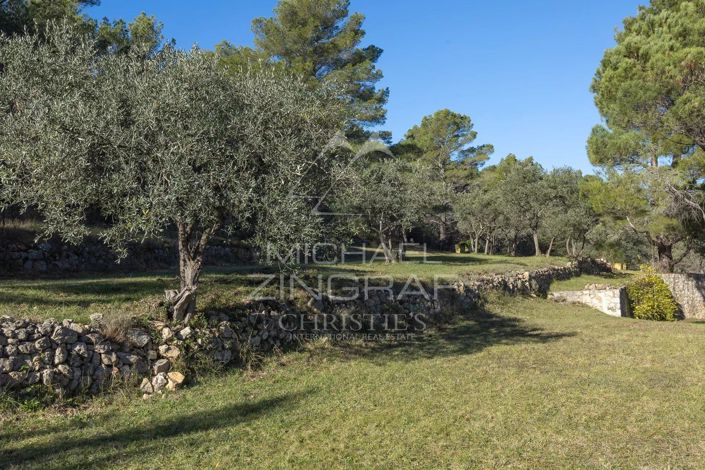 Image No.8-5 Bed House for sale