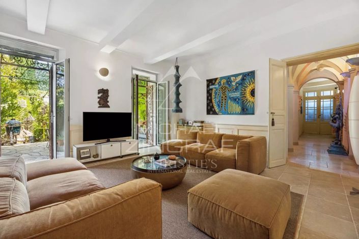 Image No.4-6 Bed House for sale