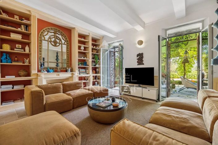 Image No.5-6 Bed House for sale