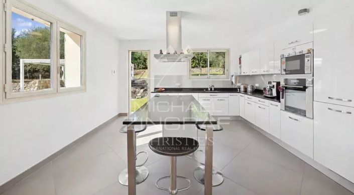 Image No.4-5 Bed House for sale