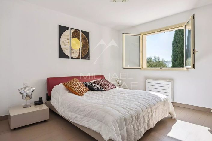 Image No.5-5 Bed House for sale