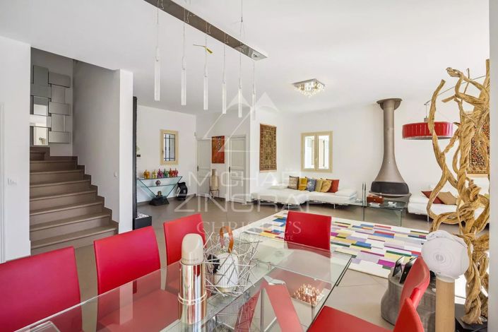 Image No.7-5 Bed House for sale