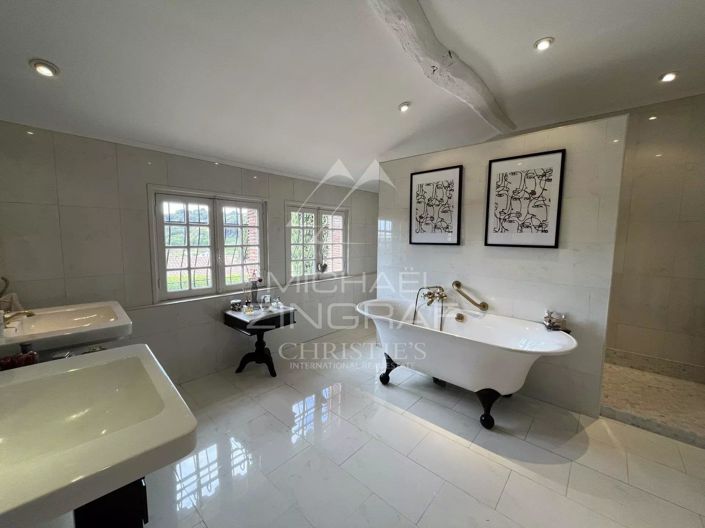 Image No.7-5 Bed House for sale