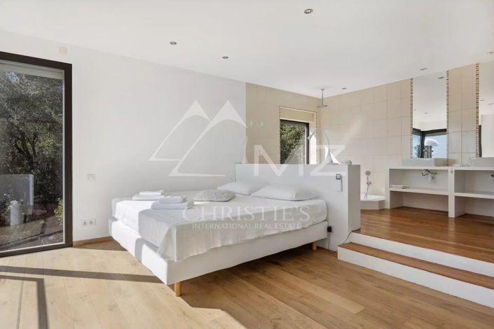 Image No.7-4 Bed House for sale