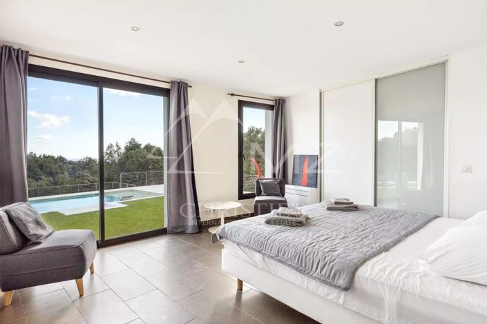 Image No.9-4 Bed House for sale