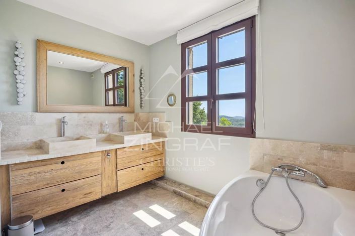 Image No.10-5 Bed House for sale