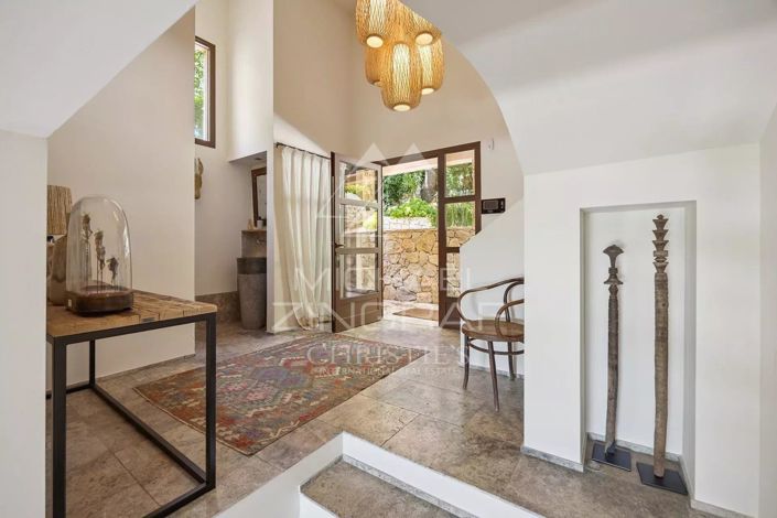 Image No.8-5 Bed House for sale