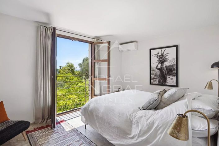 Image No.9-5 Bed House for sale