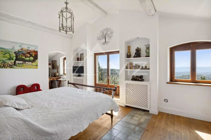 Image No.6-5 Bed House for sale