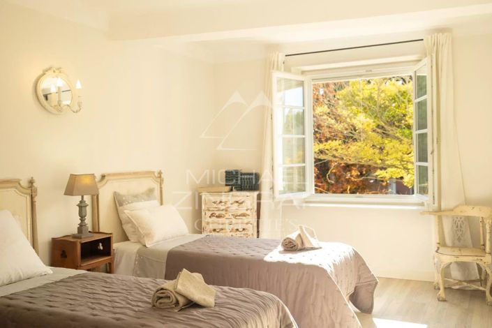 Image No.12-7 Bed House for sale