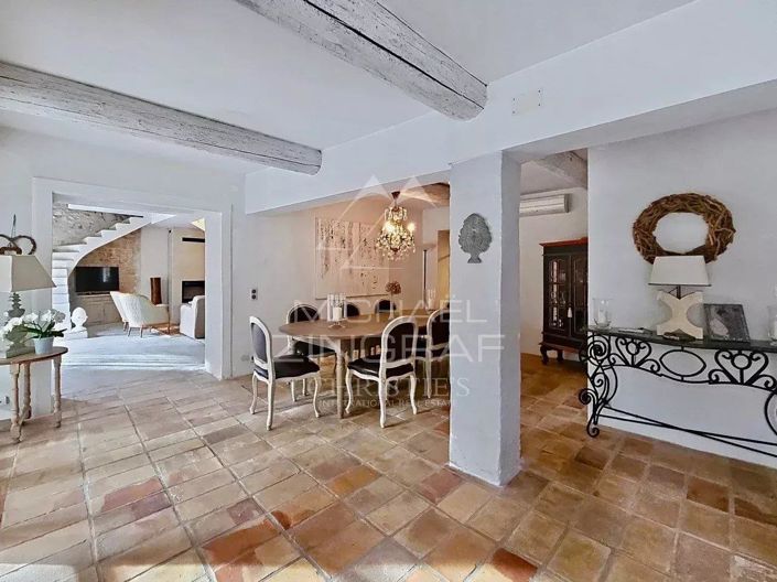 Image No.8-7 Bed House for sale