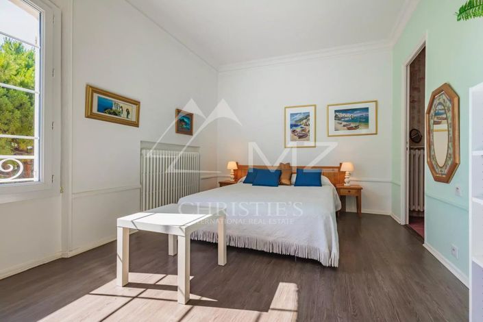 Image No.10-6 Bed House for sale