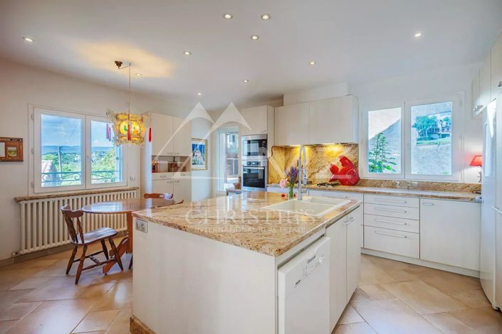 Image No.7-6 Bed House for sale