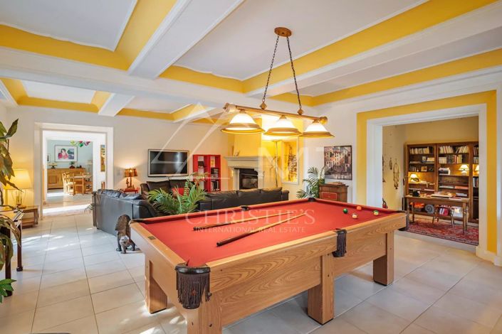 Image No.8-6 Bed House for sale