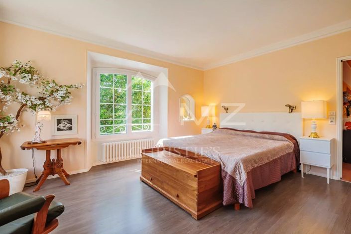 Image No.9-6 Bed House for sale