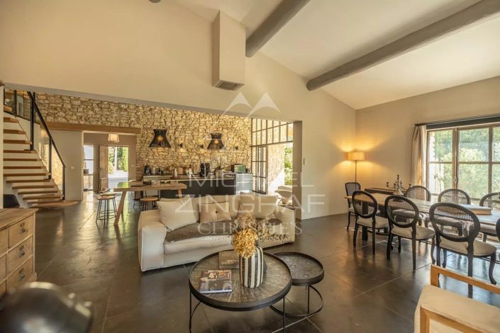 Image No.8-5 Bed House for sale