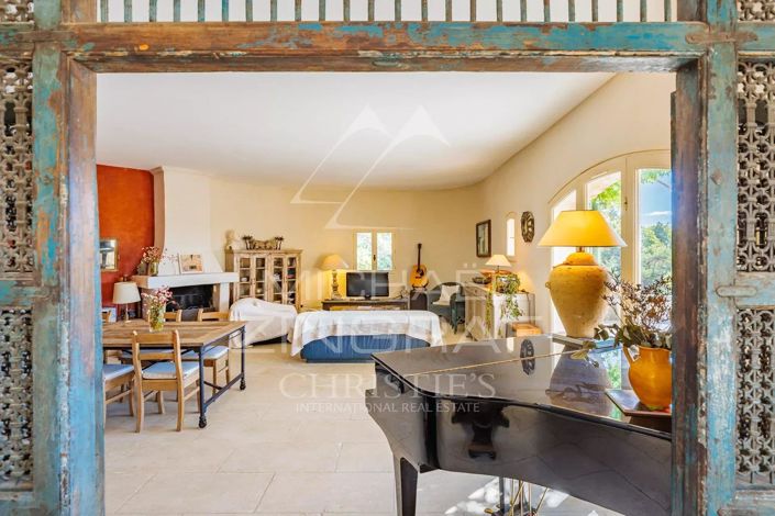 Image No.5-6 Bed House for sale