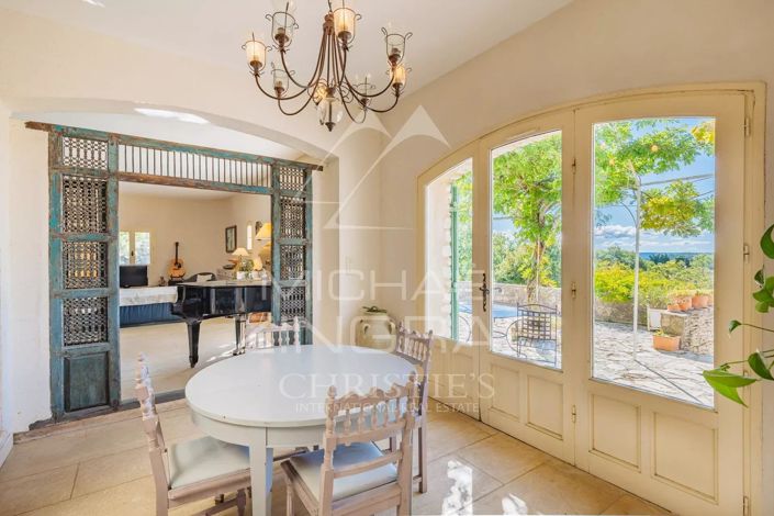 Image No.6-6 Bed House for sale