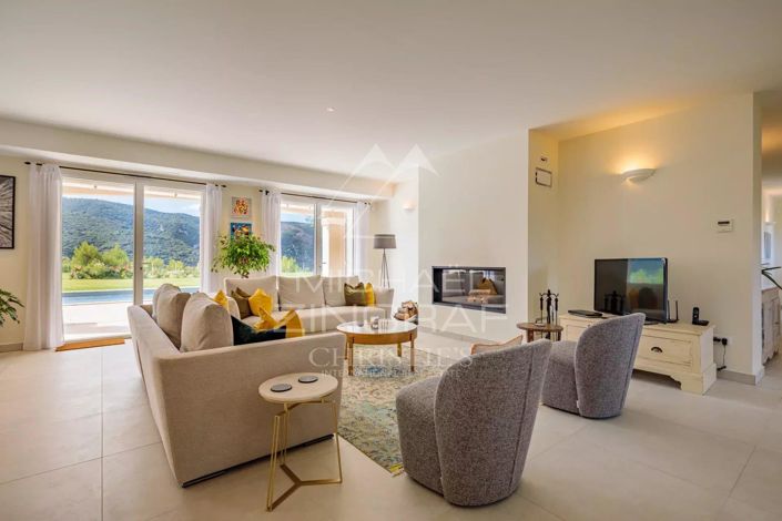 Image No.6-4 Bed House for sale