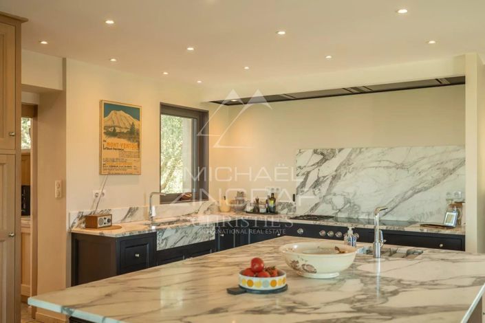 Image No.6-4 Bed House for sale