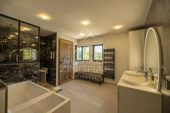 Image No.12-8 Bed House for sale