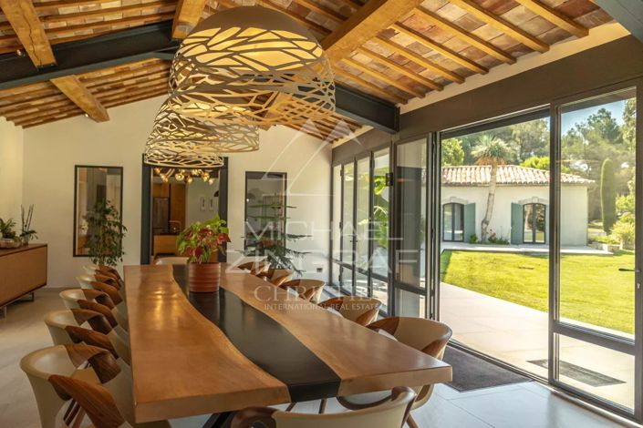 Image No.9-8 Bed House for sale